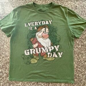 Disney Men’s Tee shirt  Size XL Grumpy Green